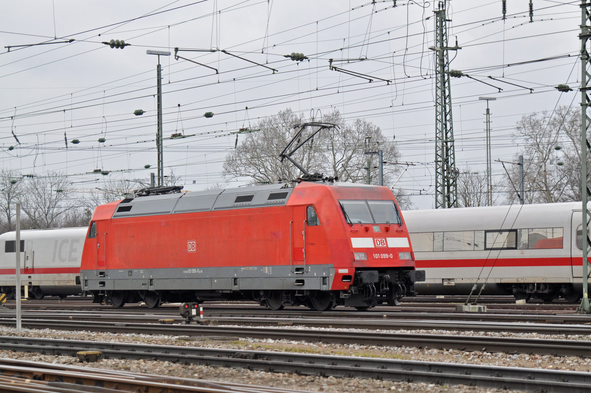DB Lok 101 099-0 durchfährt solo den Badischen Bahnhof. Die Aufnahme stammt vom 19.02.2018.