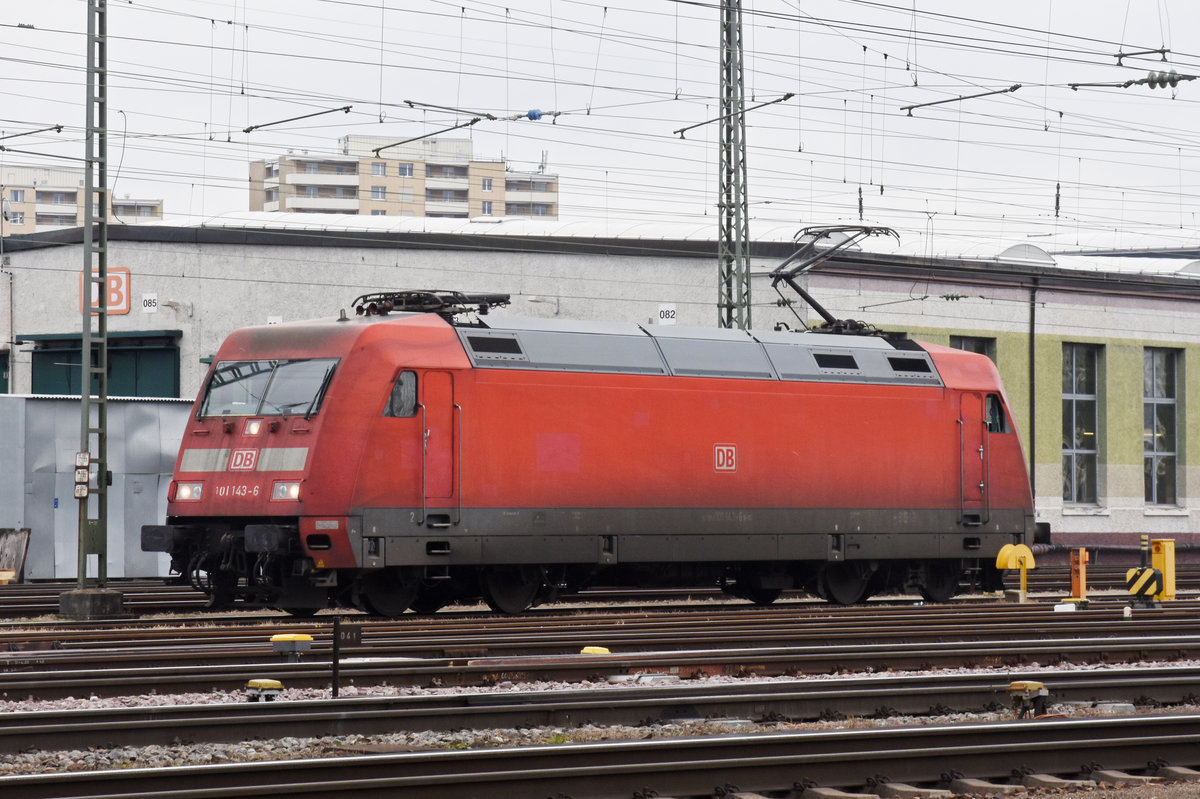 DB Lok 101 143-6 durchfährt den badischen Bahnhof. Die Aufnahme stammt vom 10.01.2019.