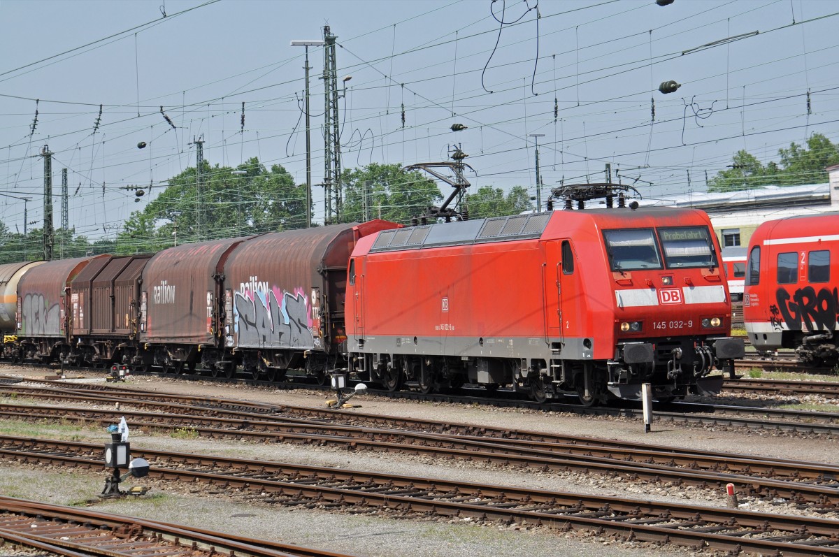 DB Lok 145 032-9 durchfährt den Badischen Bahnhof. Die Aufnahme stammt vom 03.07.2015.