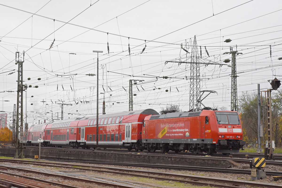 DB Lok 146 109-4 fährt beim badischen Bahnhof ein. Die Aufnahme stammt vom 13.11.2019.