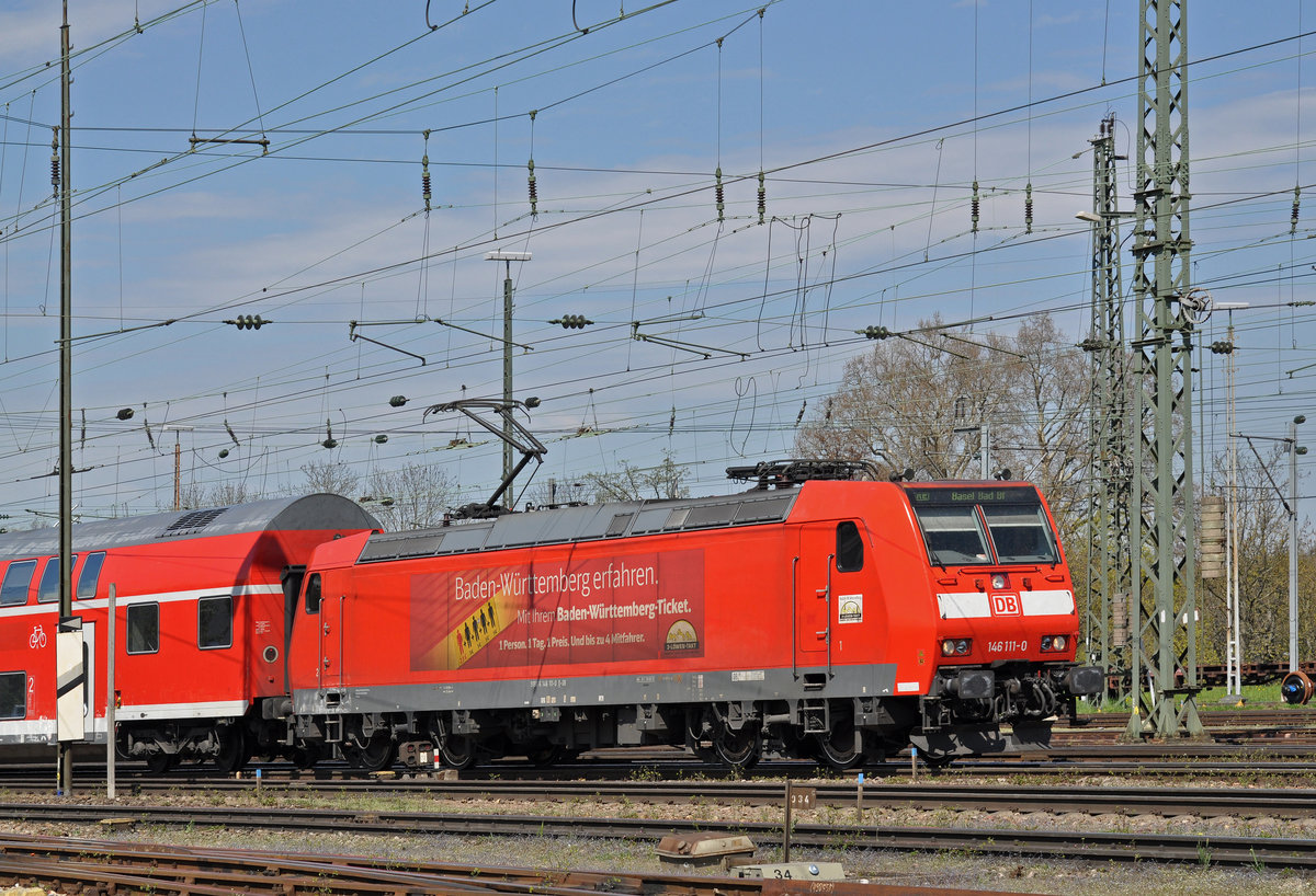 DB Lok 146 111-0 fährt beim Badischen Bahnhof ein. Die Aufnahme stammt vom 11.04.2016.