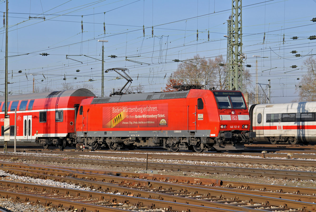 DB Lok 146 112-8 fährt beim Badischen Bahnhof ein. Die Aufnahme stammt vom 30.11.2016.