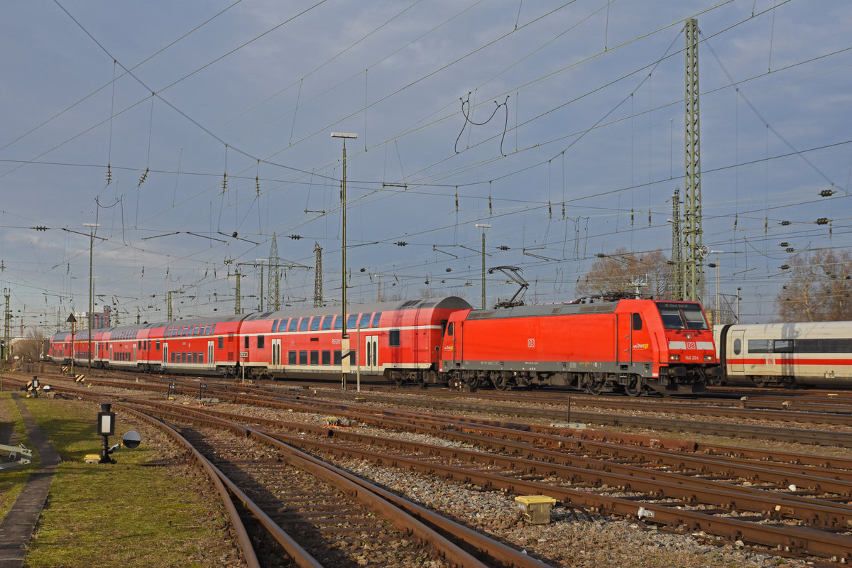 DB Lok 146 204-3 fährt beim badischen Bahnhof ein. Die Aufnahme stammt vom 19.12.2019.