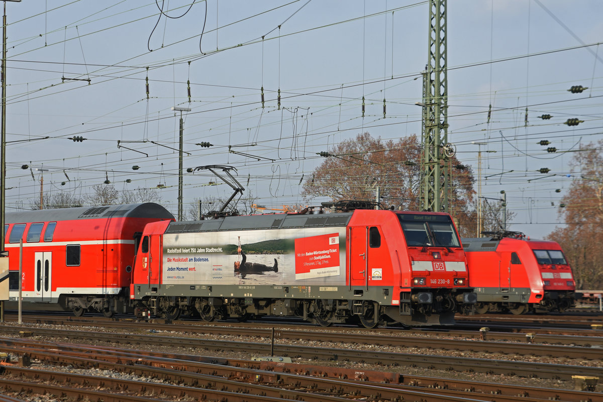 DB Lok 146 230-8 fährt beim badischen Bahnhof ein. Die Aufnahme stammt vom 23.01.2019. 