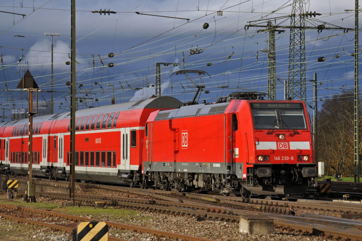 DB Lok 146 230-8 fährt beim Badischen Bahnhof ein. Die Aufnahme stammt vom 18.11.2014.