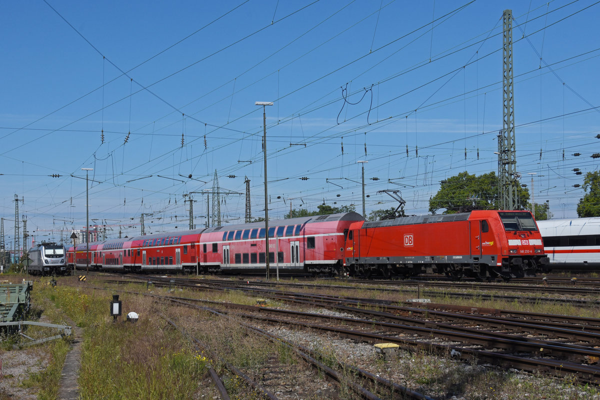DB Lok 146 232-4 fährt beim badischen Bahnhof ein. Die Aufnahme stammt vom 09.09.2020.