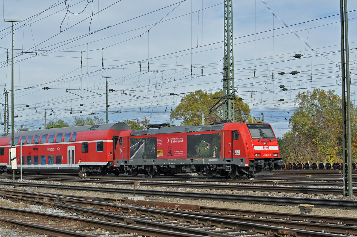 DB Lok 146 236-5 fährt beim Badischen Bahnhof ein. Die Aufnahme stammt vom 21.10.2017.
