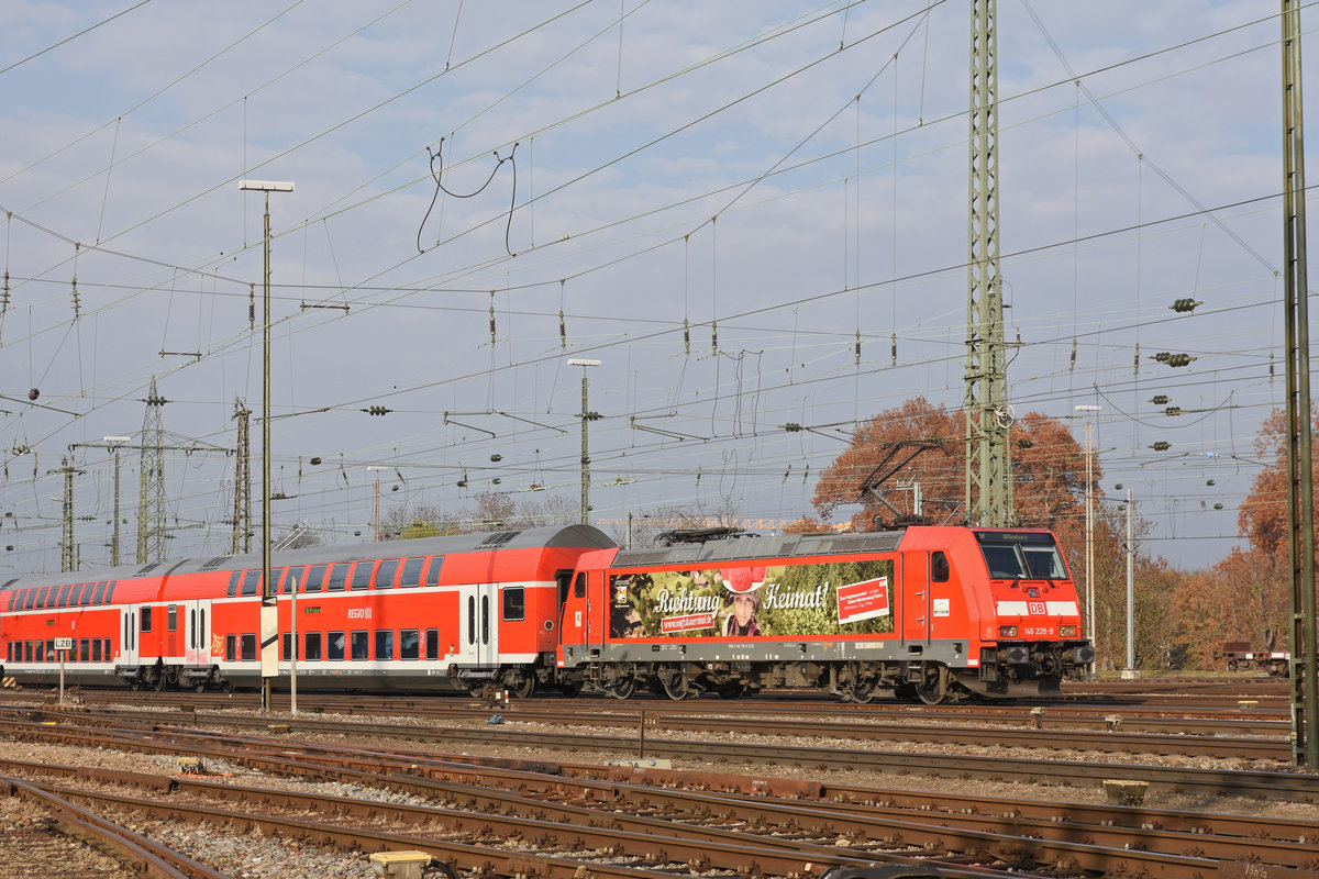 DB Lok 146 239-9 fährt beim badischen Bahnhof ein. Die Aufnahme stammt vom 20.11.2018.