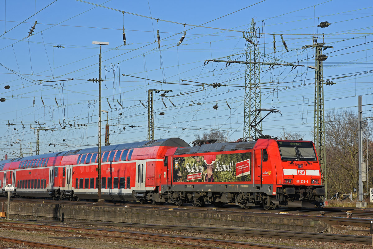 DB Lok 146 239-9 fährt beim badischen Bahnhof ein. Die Aufnahme stammt vom 30.12.2019.