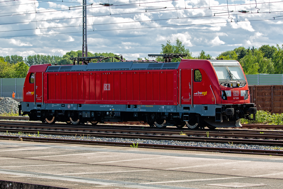 DB Lok 147 006 abgestellt in Stralsund. - 23.07.2020