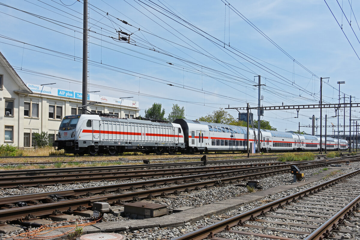DB Lok 147 571-4 durchf�hrt am 16.07.2026 den Bahnhof Pratteln.