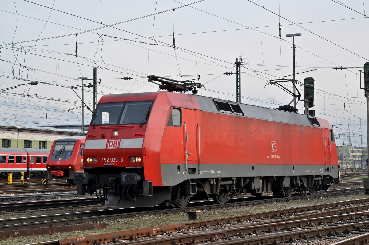 DB Lok 152 030-3 durchfährt den Badischen Bahnhof. Die Aufnahme stammt vom 18.02.2016.