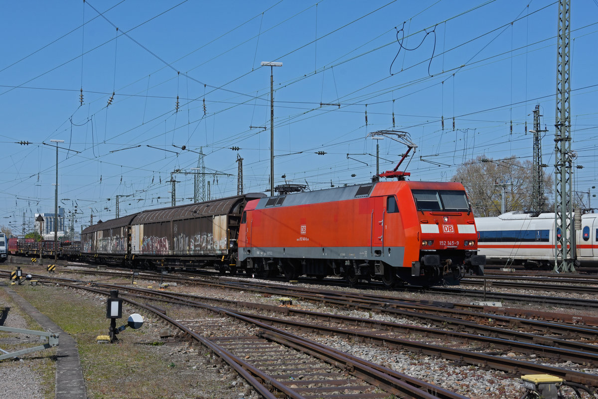 DB Lok 152 145-9 durchfährt den badischen Bahnhof. Die Aufnahme stammt vom 23.04.2021.