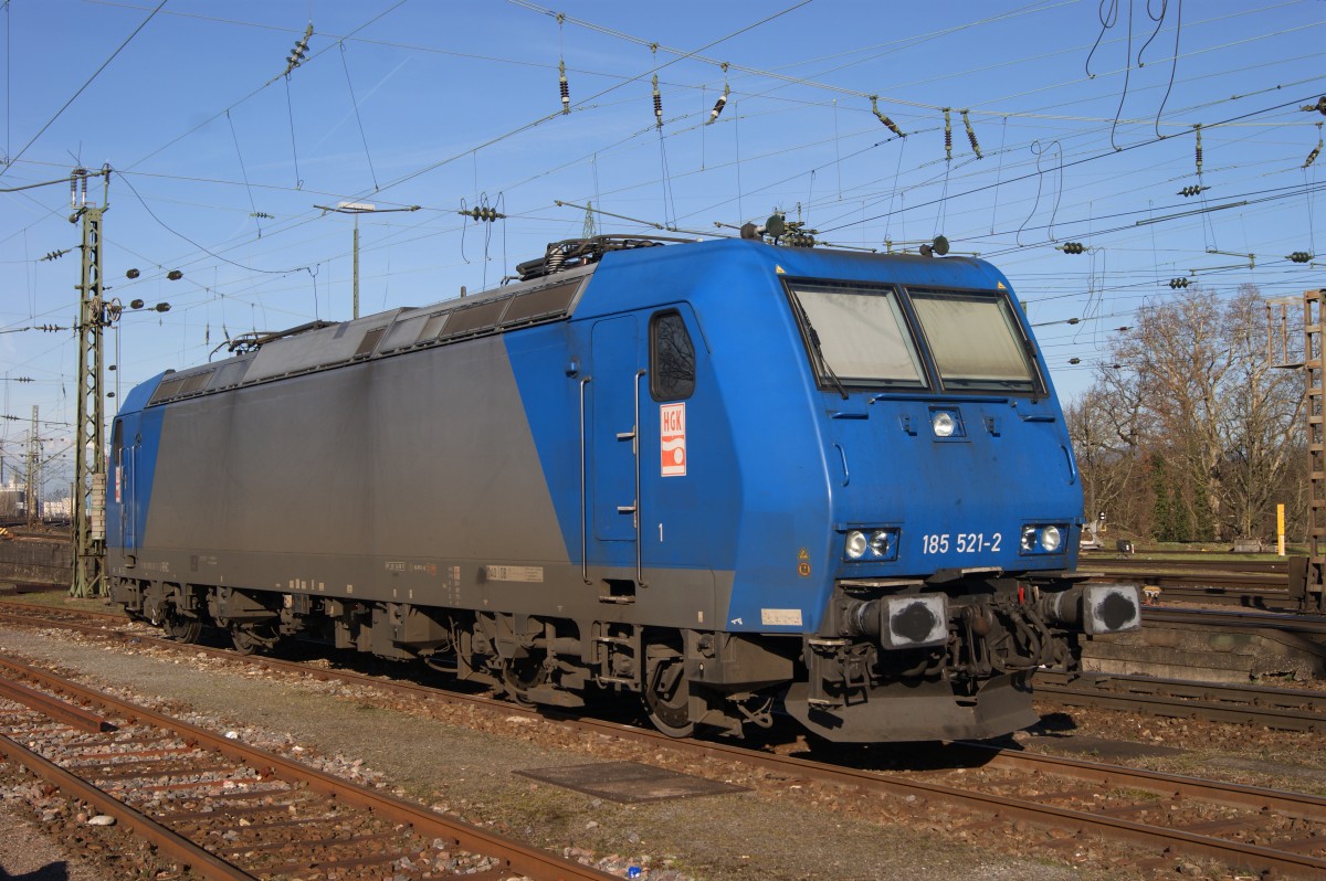 DB Lok 158 521-2 am Badischen Bahnhof in Basel. Die Aufnahme stammt vom 31.12.2013.