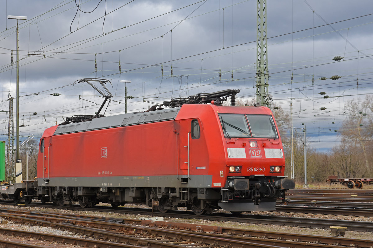 DB Lok 185 089-0 durchfährt den badischen Bahnhof. Die Aufnahme stammt vom 10.01.2020.