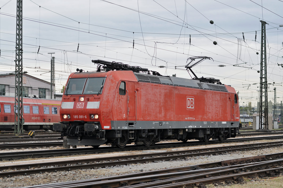 DB Lok 185 091-6 durchfährt den Badischen Bahnhof. Die Aufnahme stammt vom 20.10.2017.