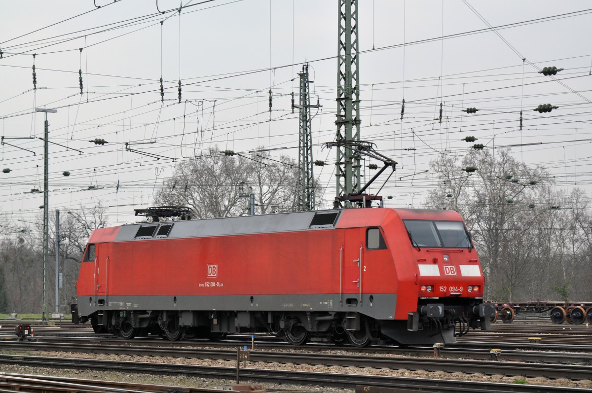 DB Lok 185 094-9 durchfährt den Badischen Bahnhof. Die Aufnahme stammt vom 12.03.2016.