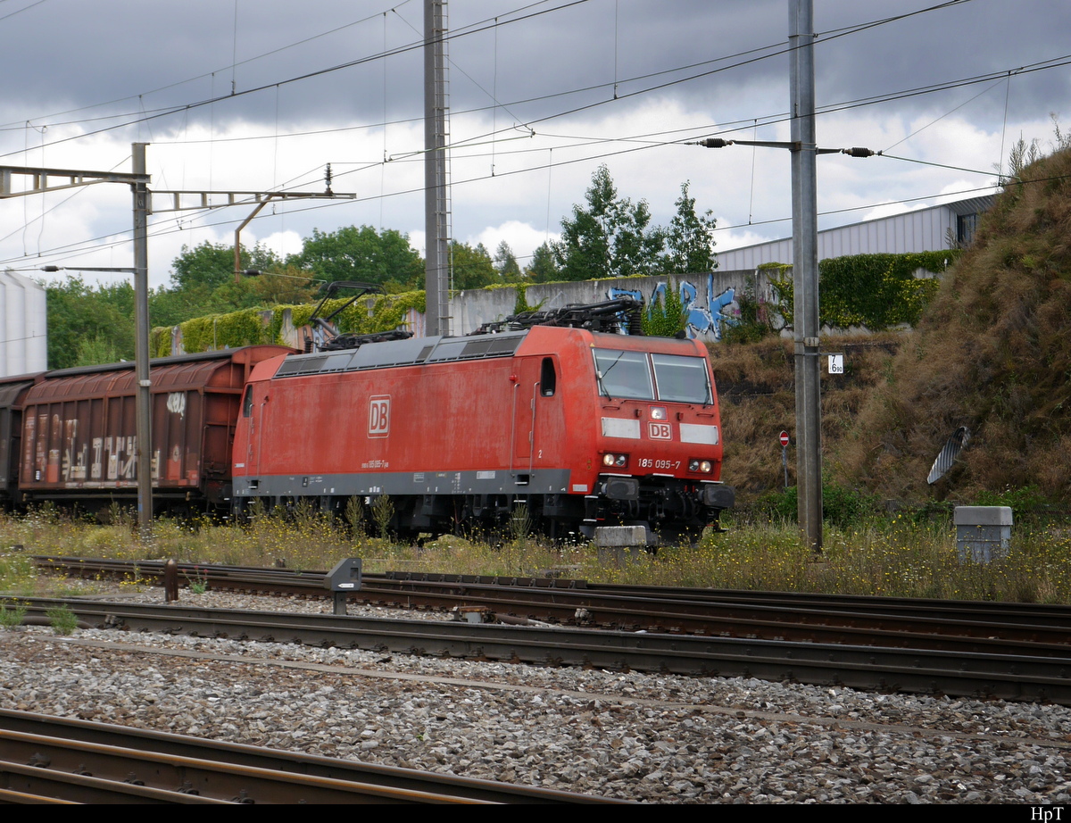 DB - Lok 185 095-7 vor Güterzug unterwegs bei Prattelen am 21.07.2018