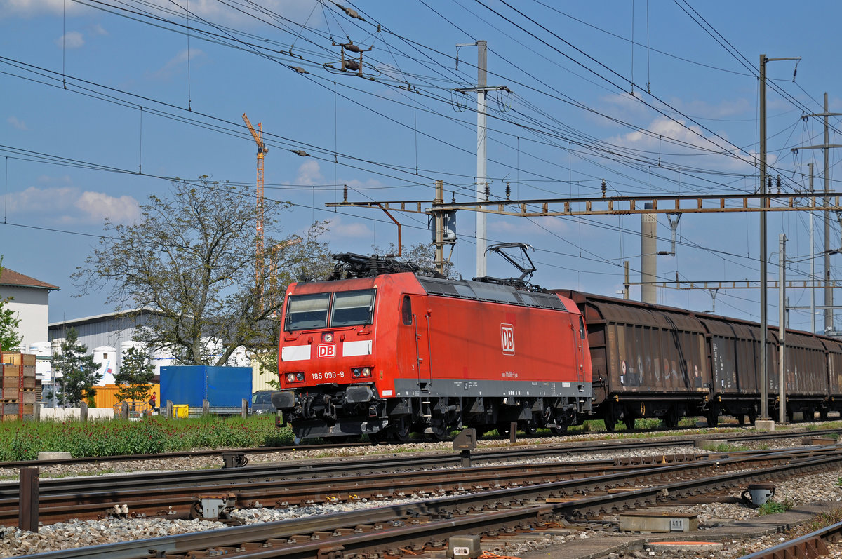 DB Lok 185 099-9, durchfährt den Bahnhof Pratteln. Die Aufnahme stammt vom 07.05.2016.