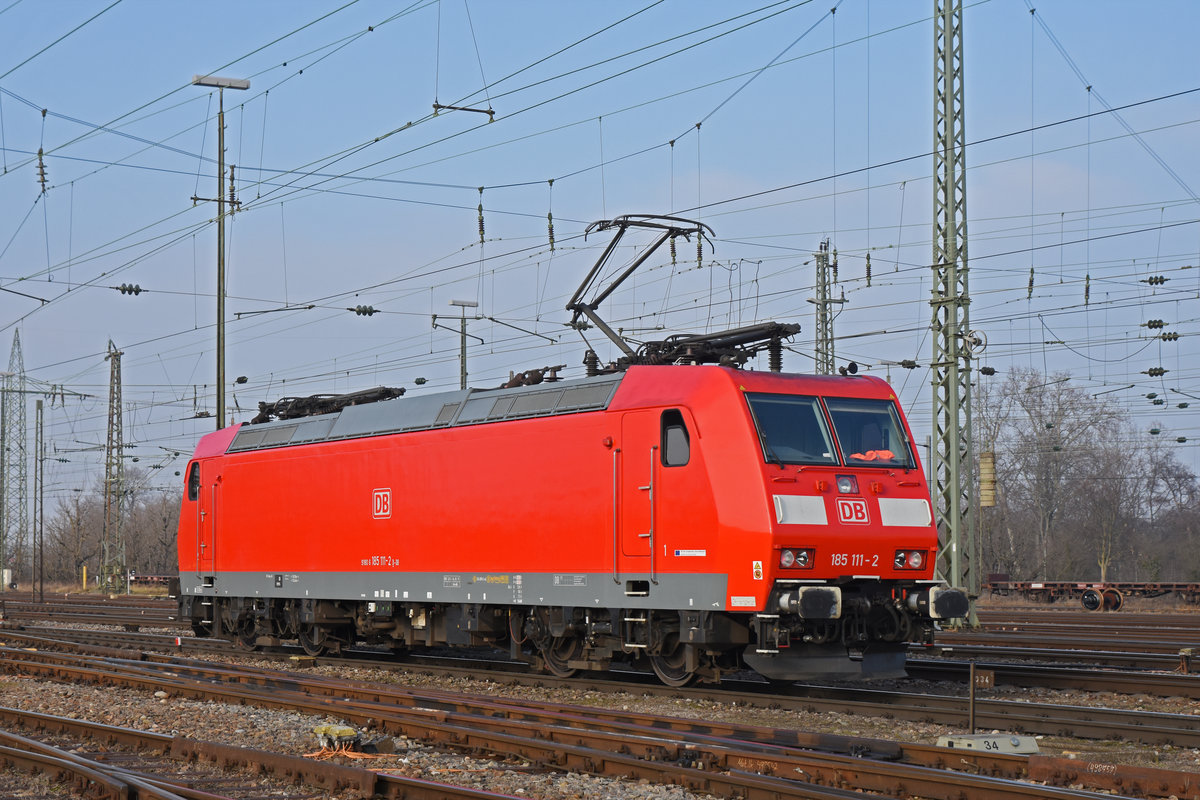 DB Lok 185 111-2 durchfährt solo den badischen Bahnhof. Die Aufnahme stammt vom 22.01.2020.