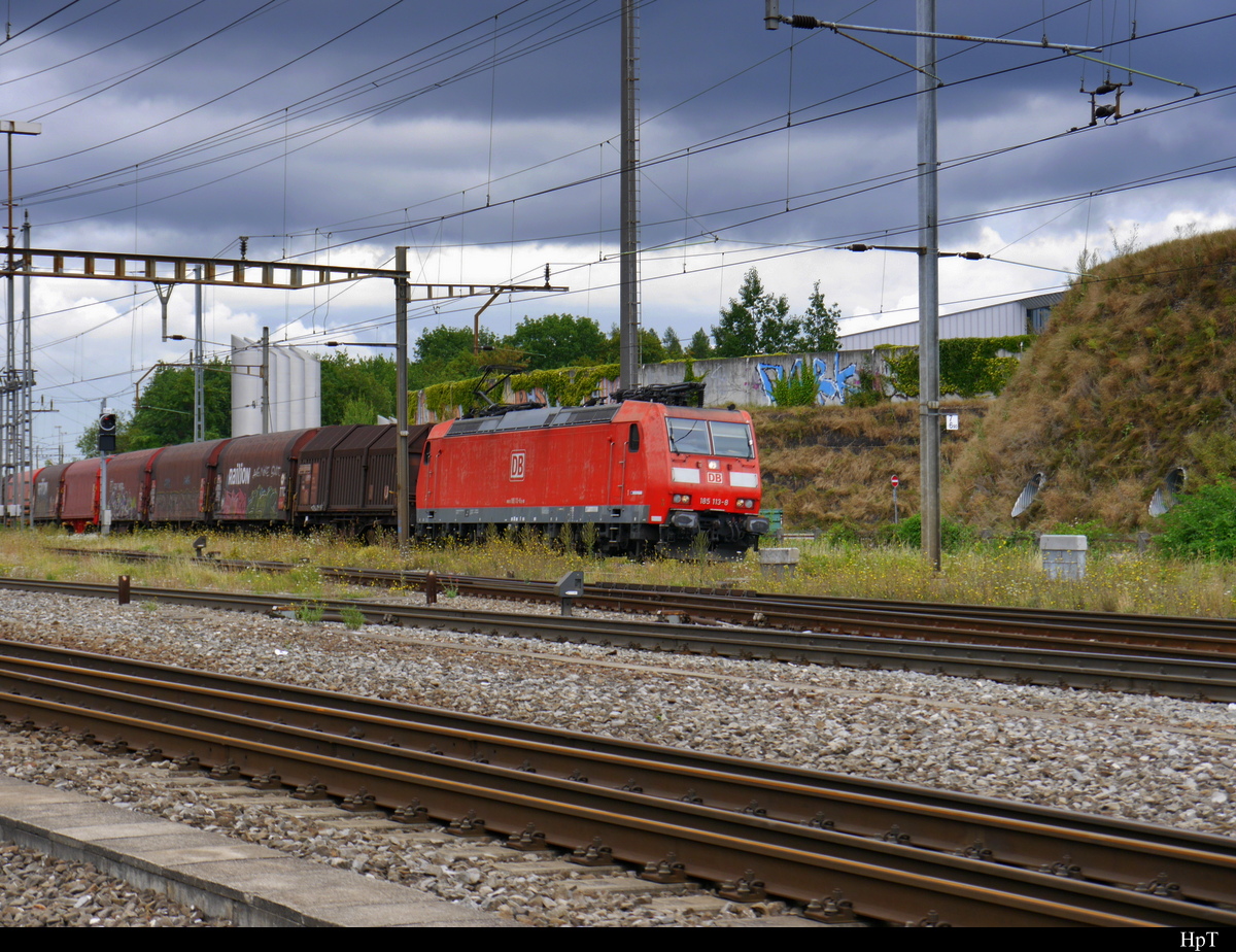 DB - Lok 185 113-8 vor Güterzug unterwegs in Prattelen am 21.07.2018