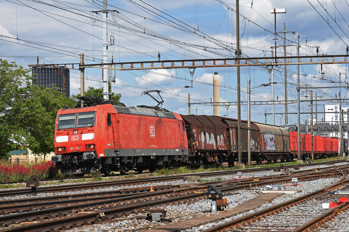 DB Lok 185 116-1 durchfährt den Bahnhof Pratteln. Die Aufnahme stammt vom 31.05.2019.