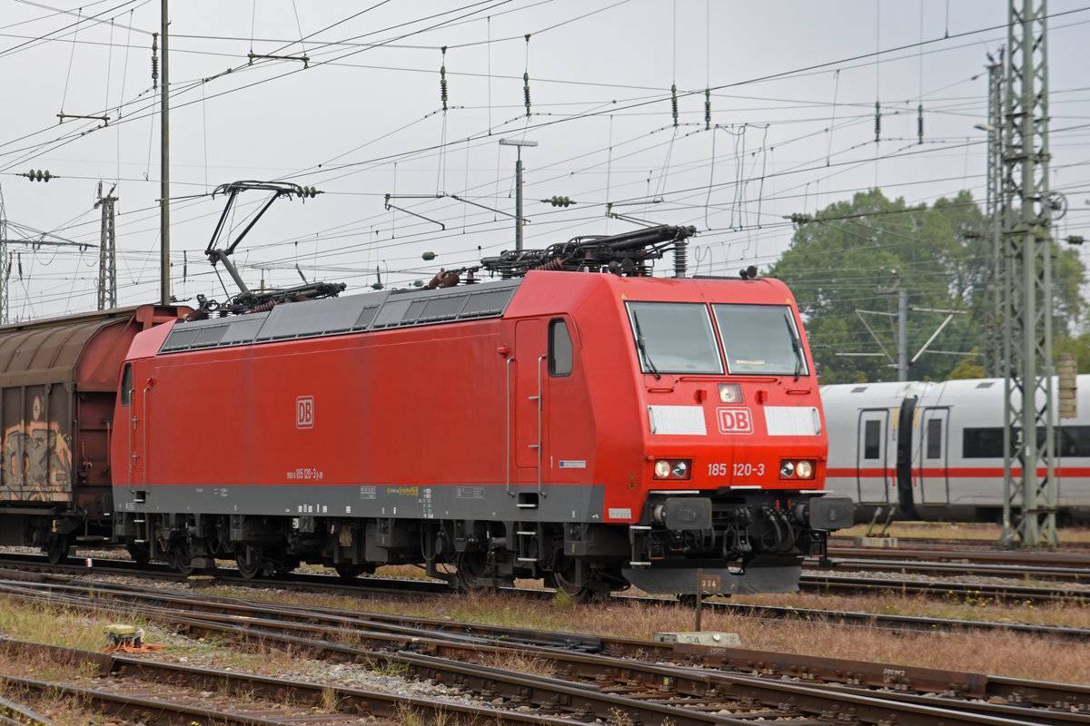 DB Lok 185 120-3 durchfährt den badischen Bahnhof. Die Aufnahme stammt vom 14.09.2019.