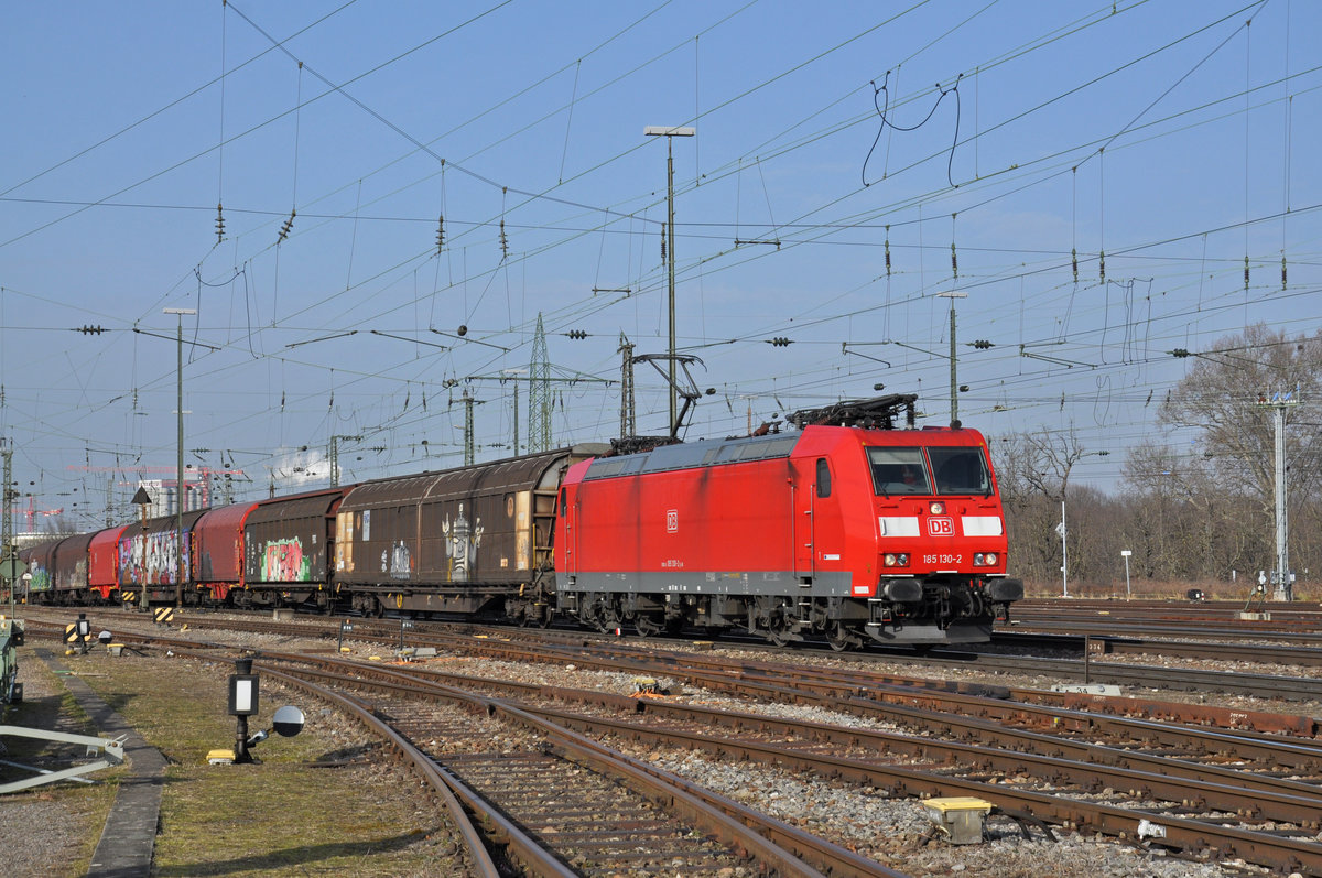 DB Lok 185 130-2 durchfährt den badischen Bahnhof. Die Aufnahme stammt vom 25.01.2020.