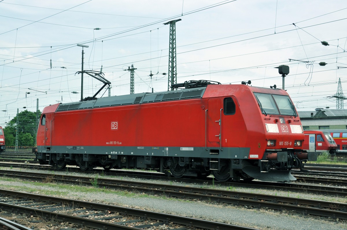 DB Lok 185 155-9 durchfährt den Badischen Bahnhof. Die Aufnahme stammt vom 04.07.2014.