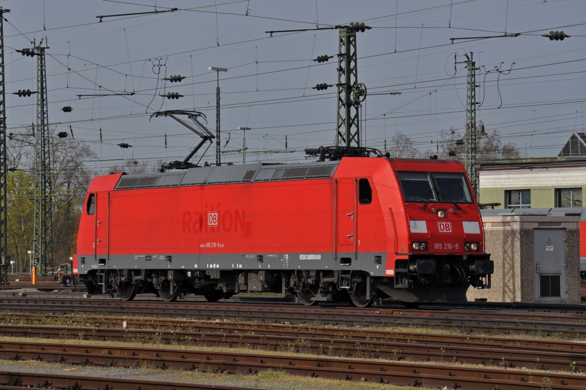 DB Lok 185 216-9 beim Badischen Bahnhof in Basel. Die Aufnahme stammt vom 31.03.2014.