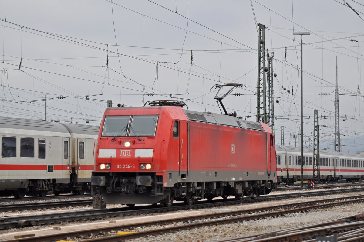 DB Lok 185 246-6 durchfährt solo den Badischen Bahnhof. Die Aufnahme stammt vom 19.02.2018.