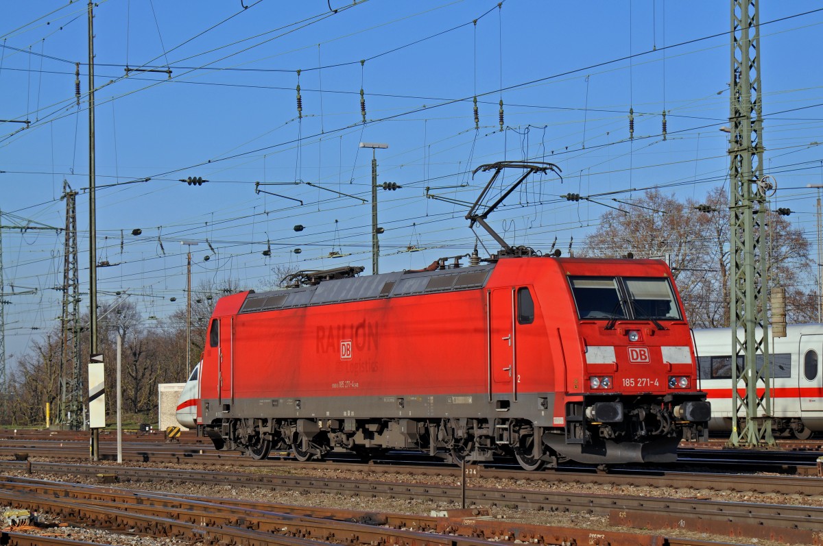 DB Lok 185 271-4 durchfährt solo den Badischen Bahnhof. Die Aufnahme stammt vom 10.12.2015.