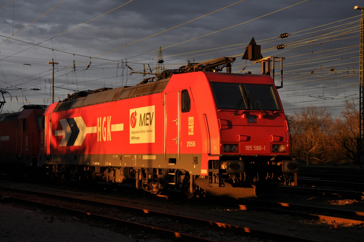 DB Lok 185 588-1 am Badischen Bahnhof in Basel. Die Aufnahme stammt vom 06.01.2014.