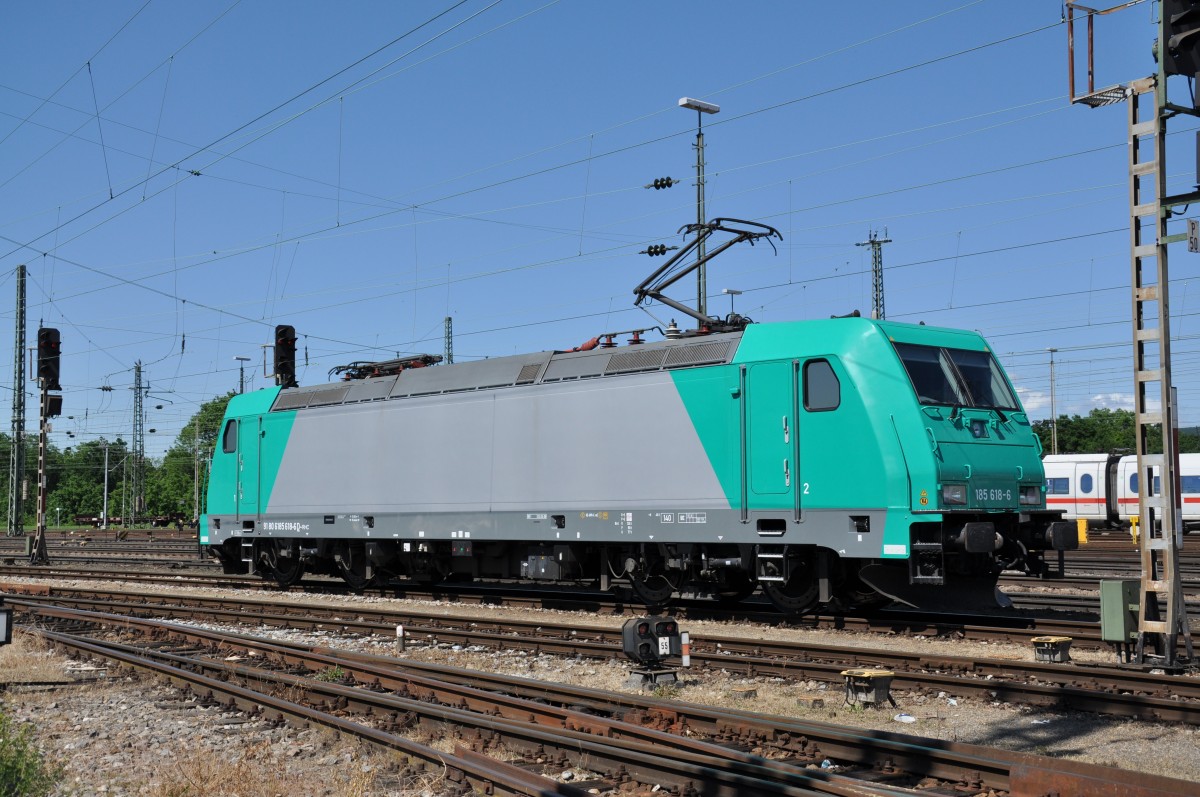 DB Lok 185 618-6 durchfährt den Badischen Bahnhof in Basel. Die Aufnahme stammt vom 23.05.2014.