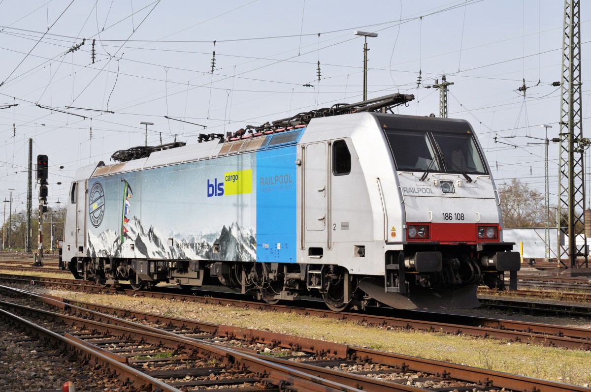 DB Lok 186 108-7 beim Badischen Bahnhof in Basel. Die Aufnahme stammt vom 31.03.2014.