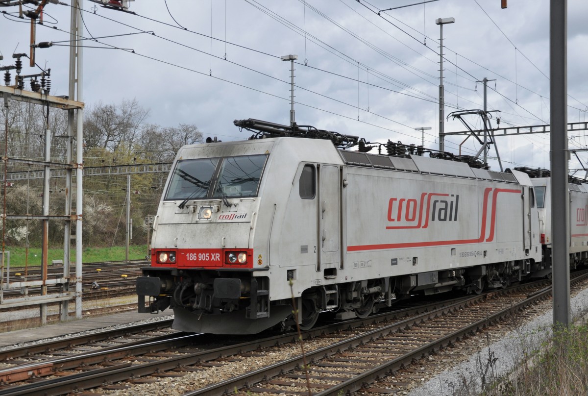 DB Lok 186 905-6 am Güterbahnhof in Muttenz. Die Aufnahme stammt vom 23.03.2014.