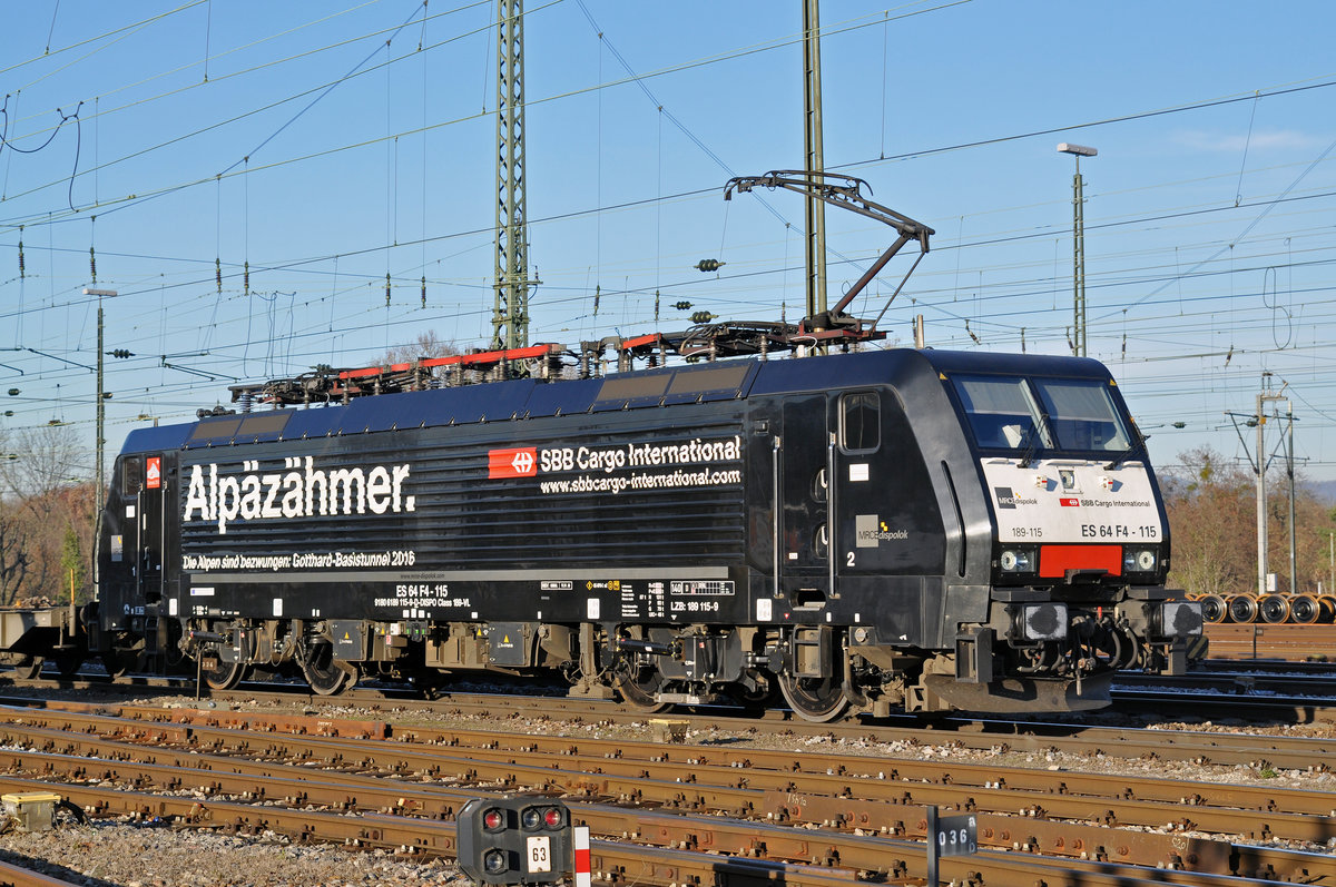 DB Lok 189 115-9 durchfährt den Badischen Bahnhof. Die Aufnahme stammt vom 01.12.2016.