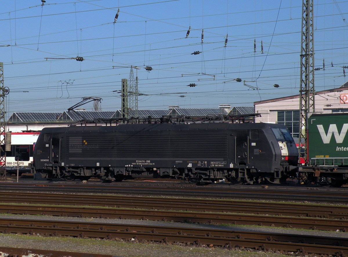 DB Lok 189 998 - 8 (ES 64 F4 098) am Badischen Bahnhof in Basel. Die Aufnahme stammt vom 10.12.2013.