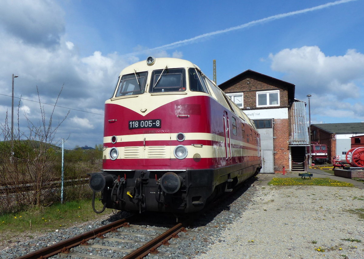 DB Museum 118 005-8 (98 80 1228 505-4 D-DB) am 16.04.2017 beim Osterfest im Bw Arnstadt.