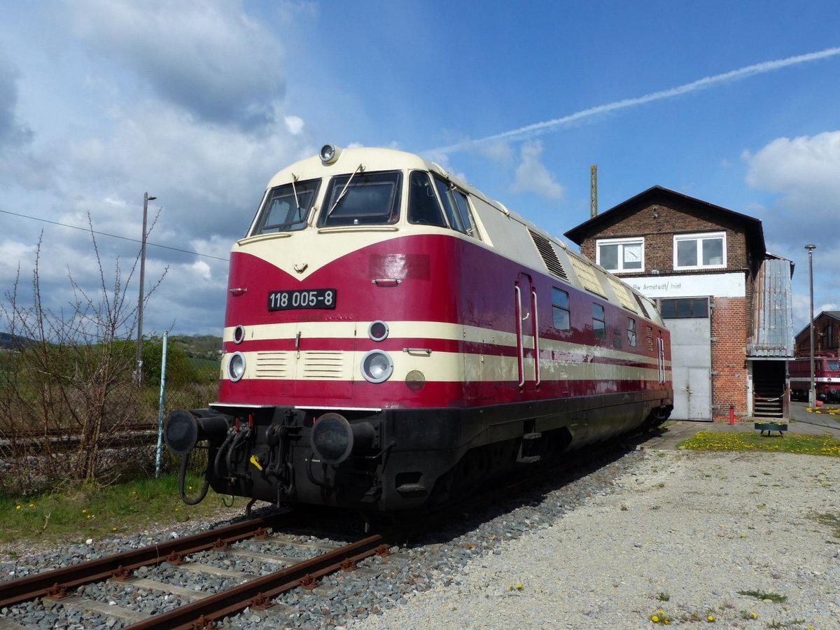 DB Museum 118 005-8 am 16.04.2017 im Eisenbahnmuseum Arnstadt.