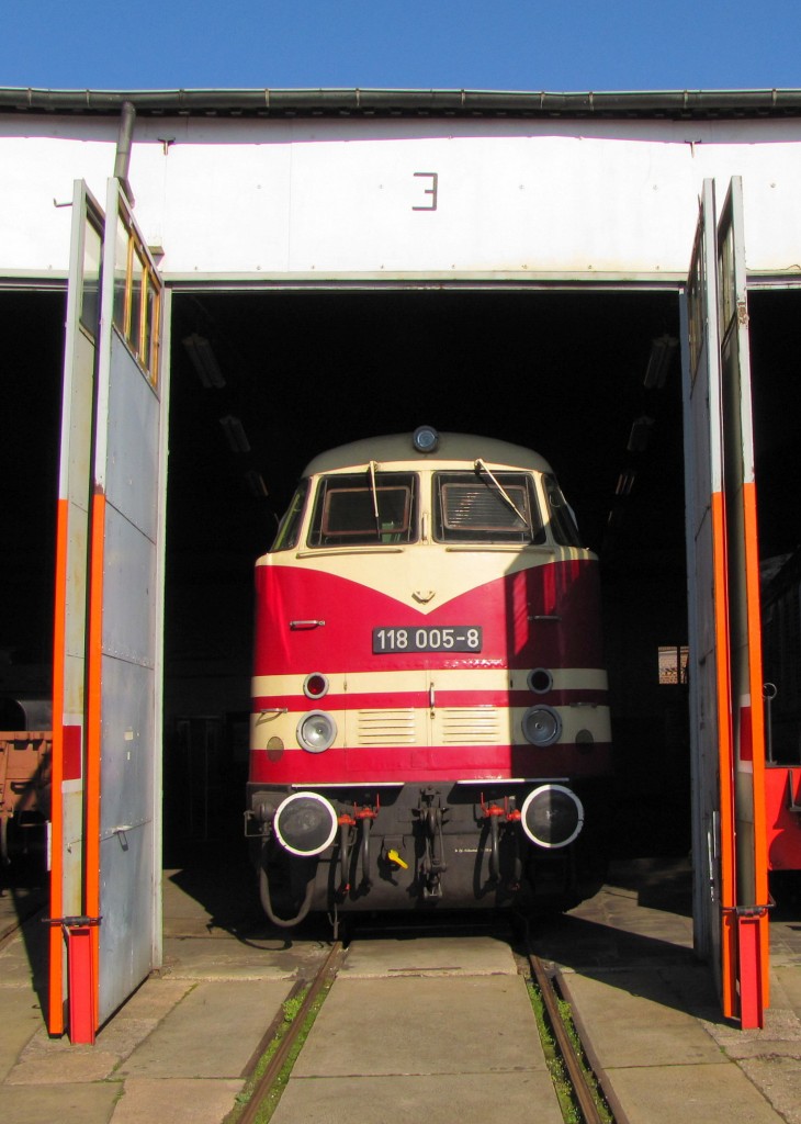 DB Museum 118 005-8 am 06.04.2015 im Eisenbahnmuseum Arnstadt.