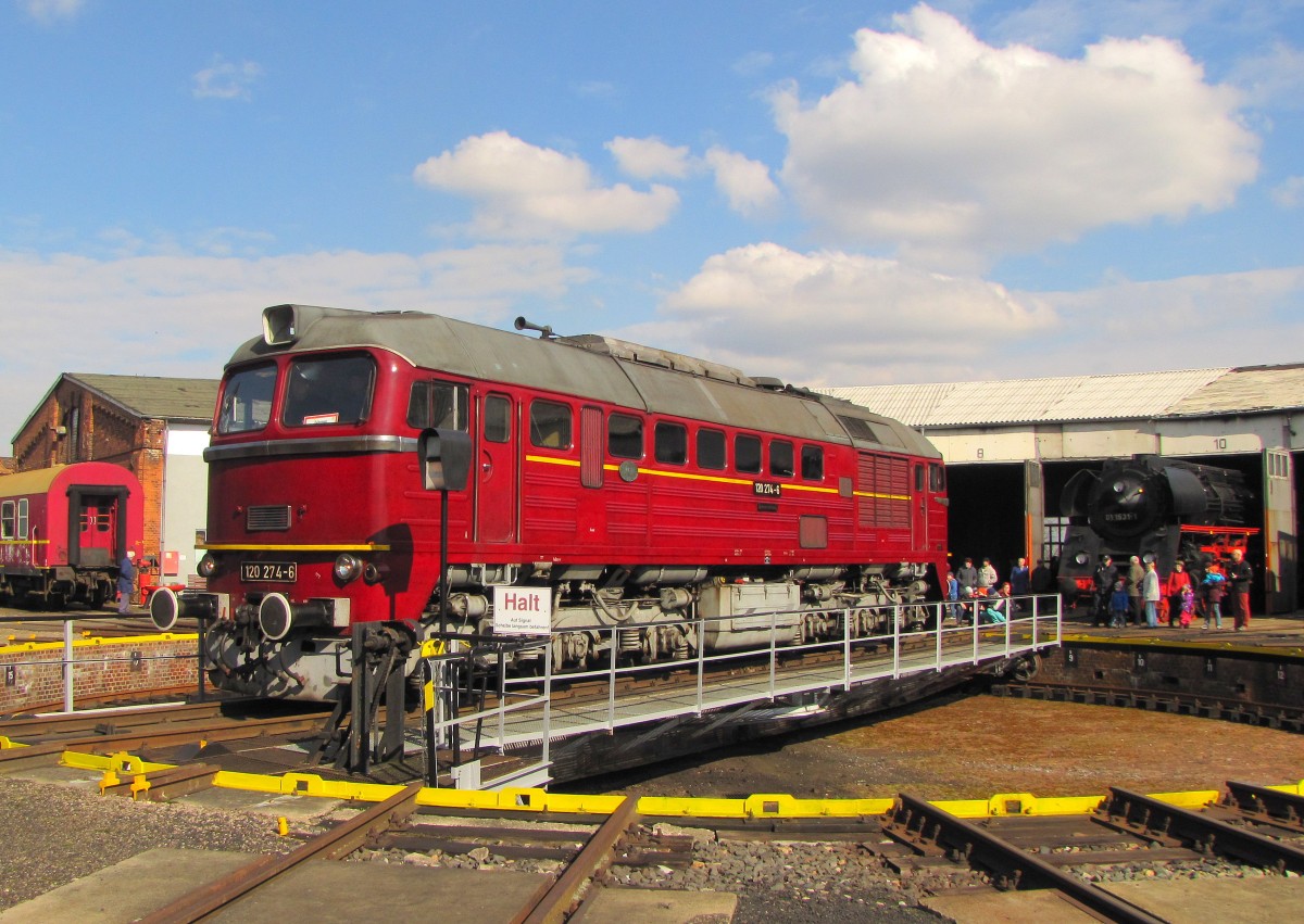 DB Museum 120 274-6 am 06.04.2015 im Eisenbahnmuseum Arnstadt.