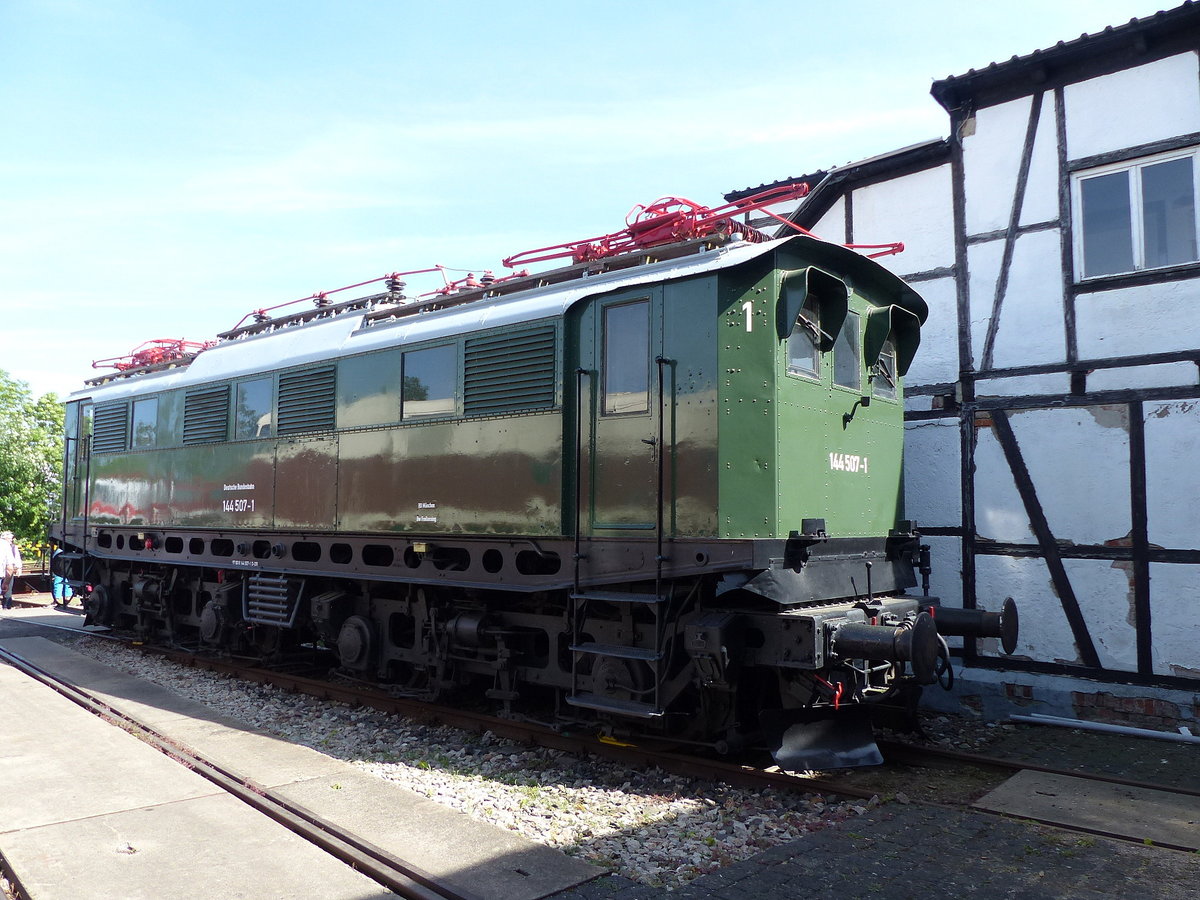 DB Museum 144 507-1 am 01.06.2019 beim Eisenbahnfest im Bw Weimar.