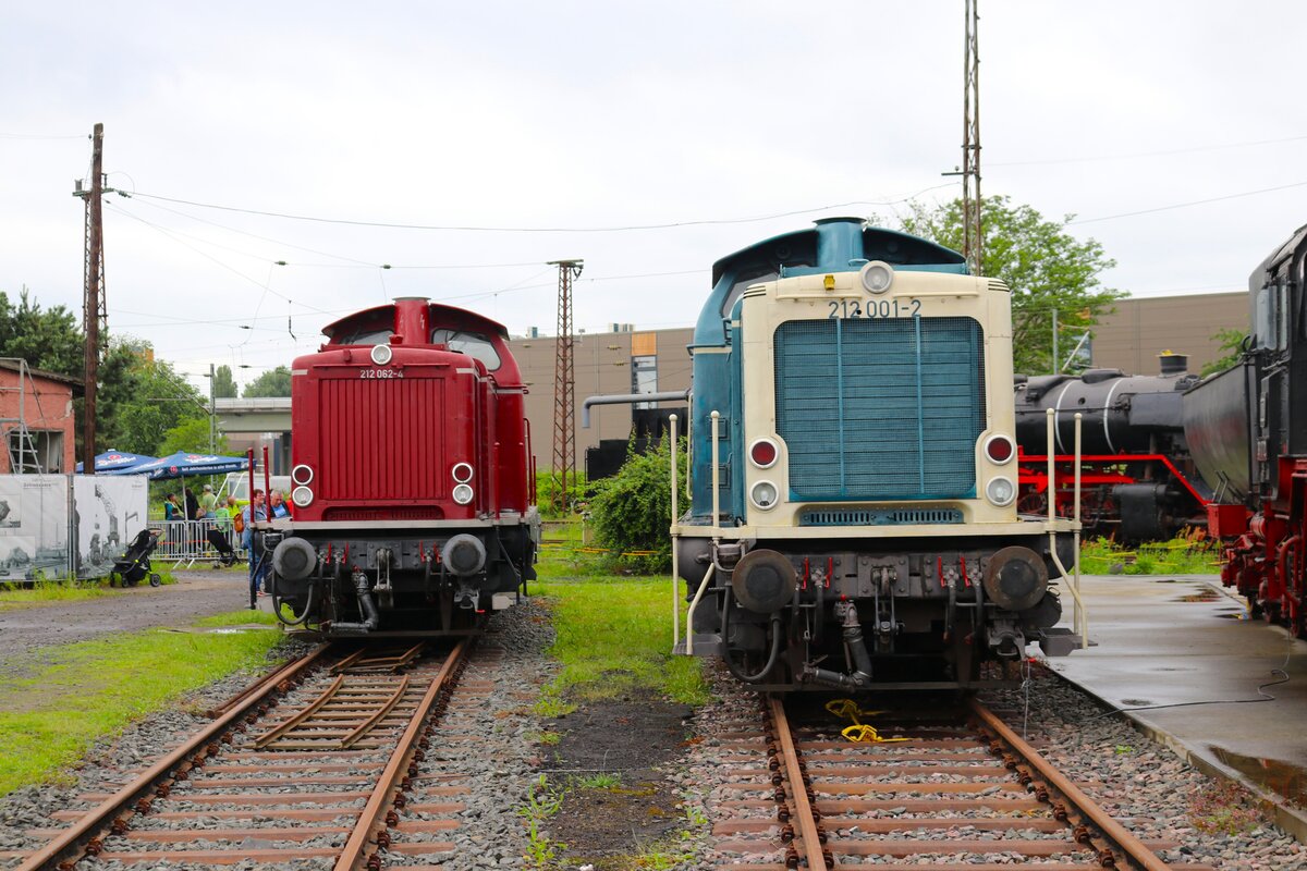 DB Museum 212 001-2 und 212 062-4 am 01.06.24 beim Lokschuppenfest in Hanau 