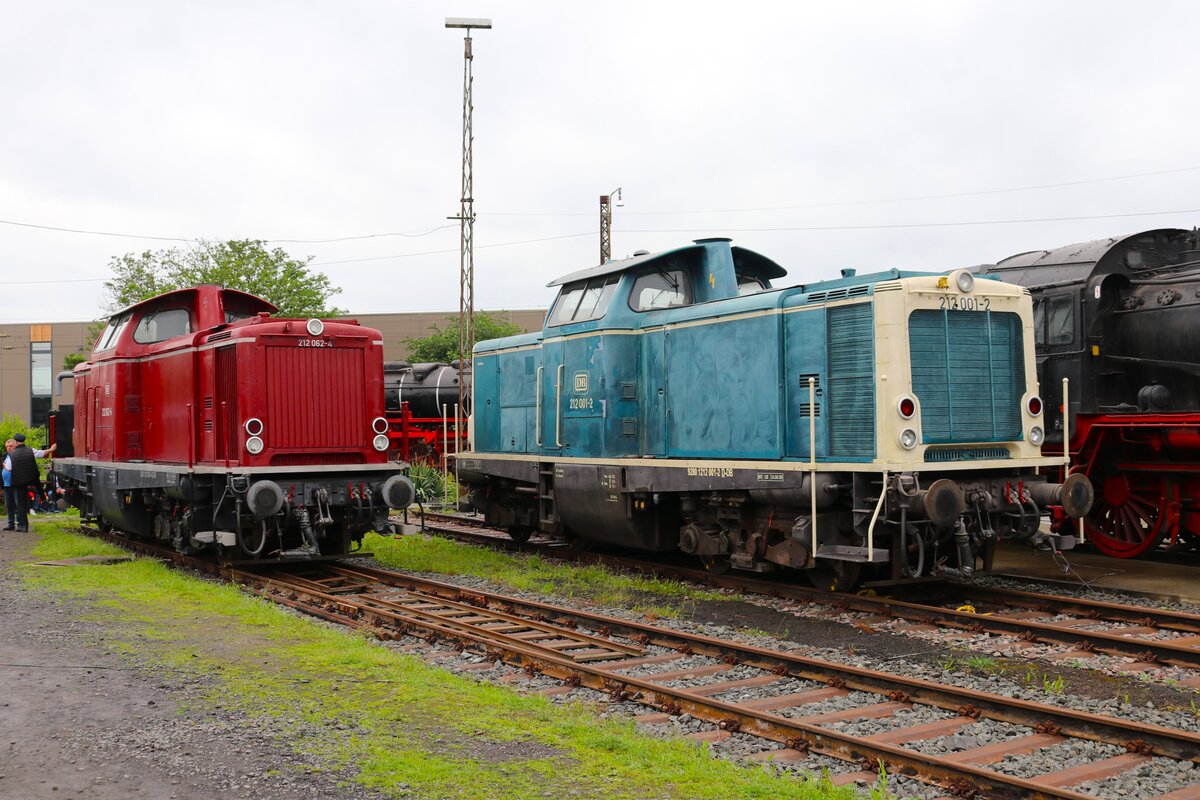 DB Museum 212 001-2 und 212 062-4 am 01.06.24 beim Lokschuppenfest in Hanau 