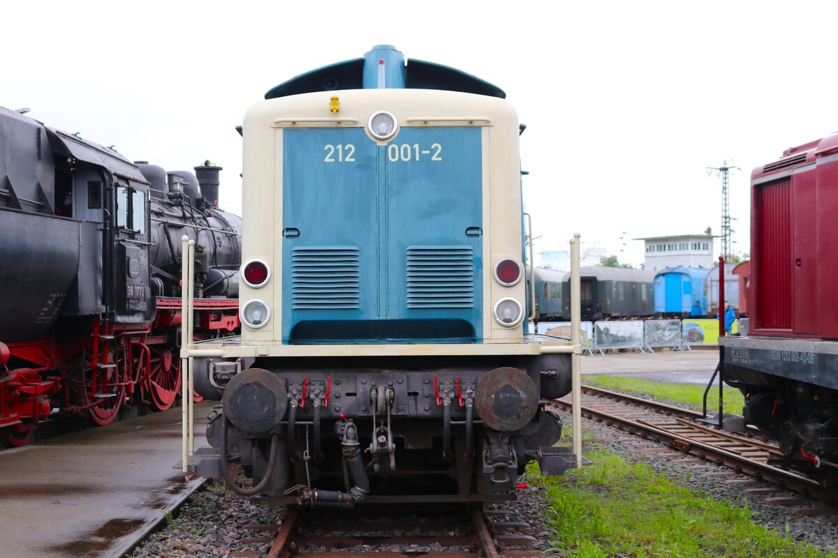 DB Museum 212 001-2 am 01.06.24 beim Lokschuppenfest in Hanau