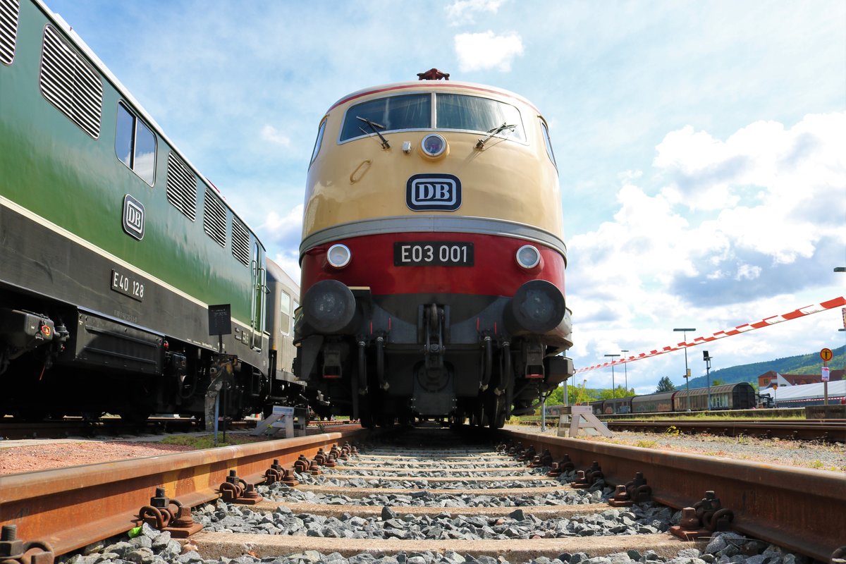 DB Museum E03 001 am 05.05.19 beim Bahnhofsfest in Miltenberg