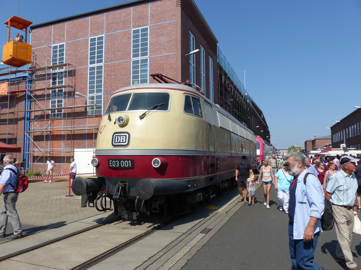 DB Museum E03 001 am 31.08.2019 beim Tag der offenen Tür im DB Werk Dessau.