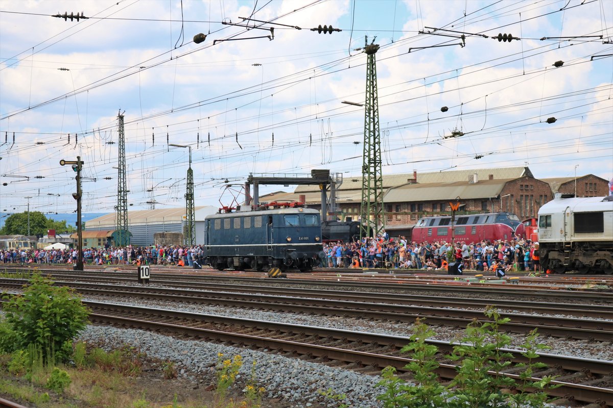 DB Museum E40 001 beim Sommerfest im DB Museum Koblenz Lützel am 22.06.19. Von einen Gehweg aus fotografiert. Die Bundespolizei hat die Fotografen überwacht damit nichts passiert