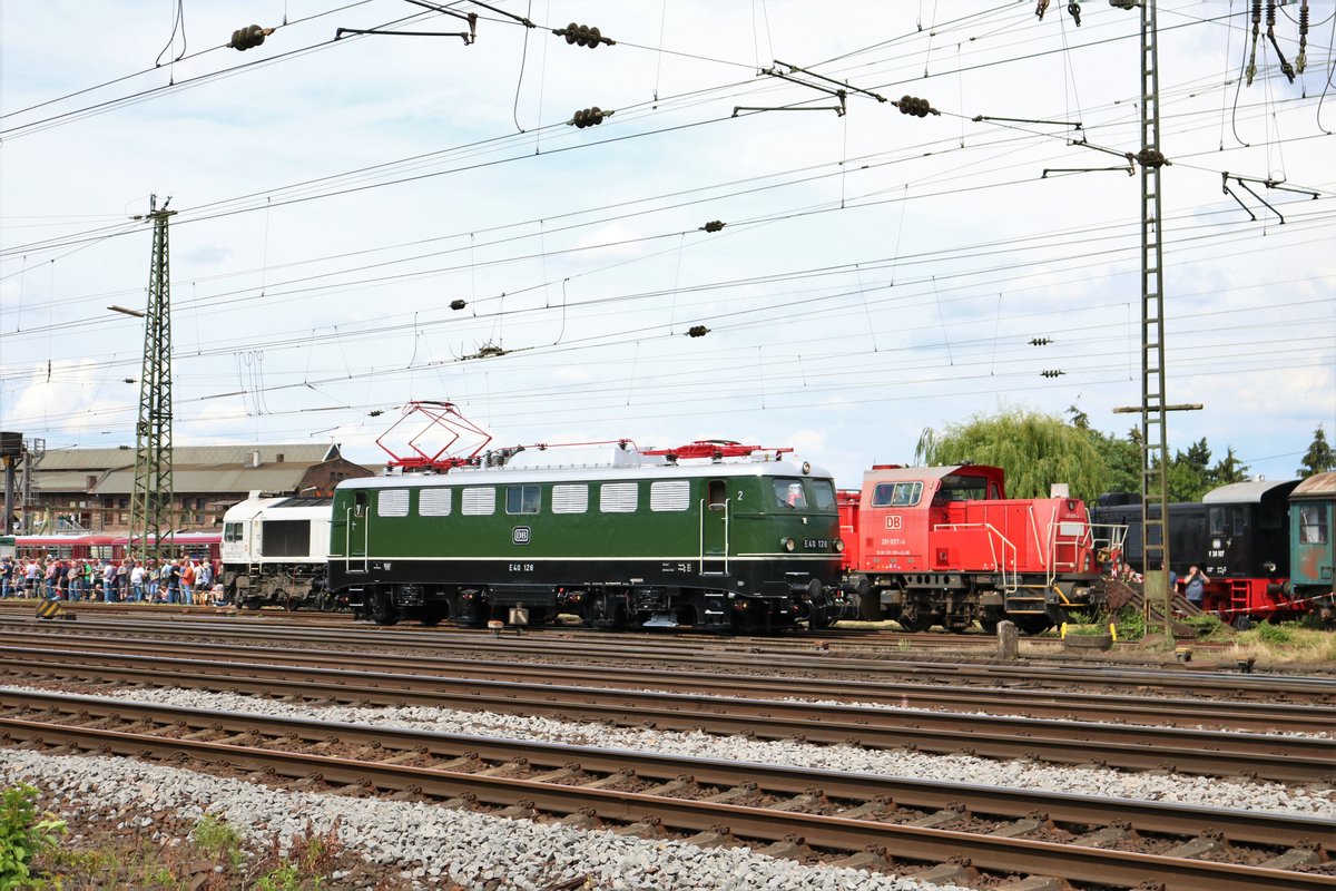 DB Museum E40 128 am 16.06.18 in Koblenz Lützel beim Sommerfest von einen Gehweg aus fotografiert